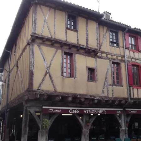 Location Saisonniere Au Coeur De La Cite De Mirepoix. * Mirepoix (Ariege)