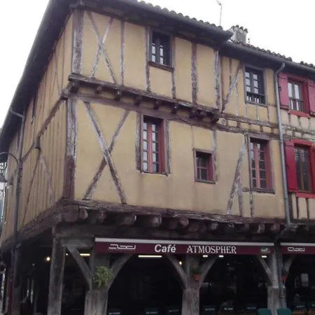 Location Saisonniere Au Coeur De La Cite De Mirepoix. * Mirepoix (Ariege)